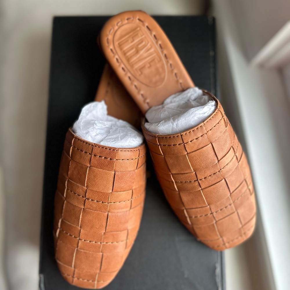 WOMENS FRYE SANDALS / LOAFERS / FLATS